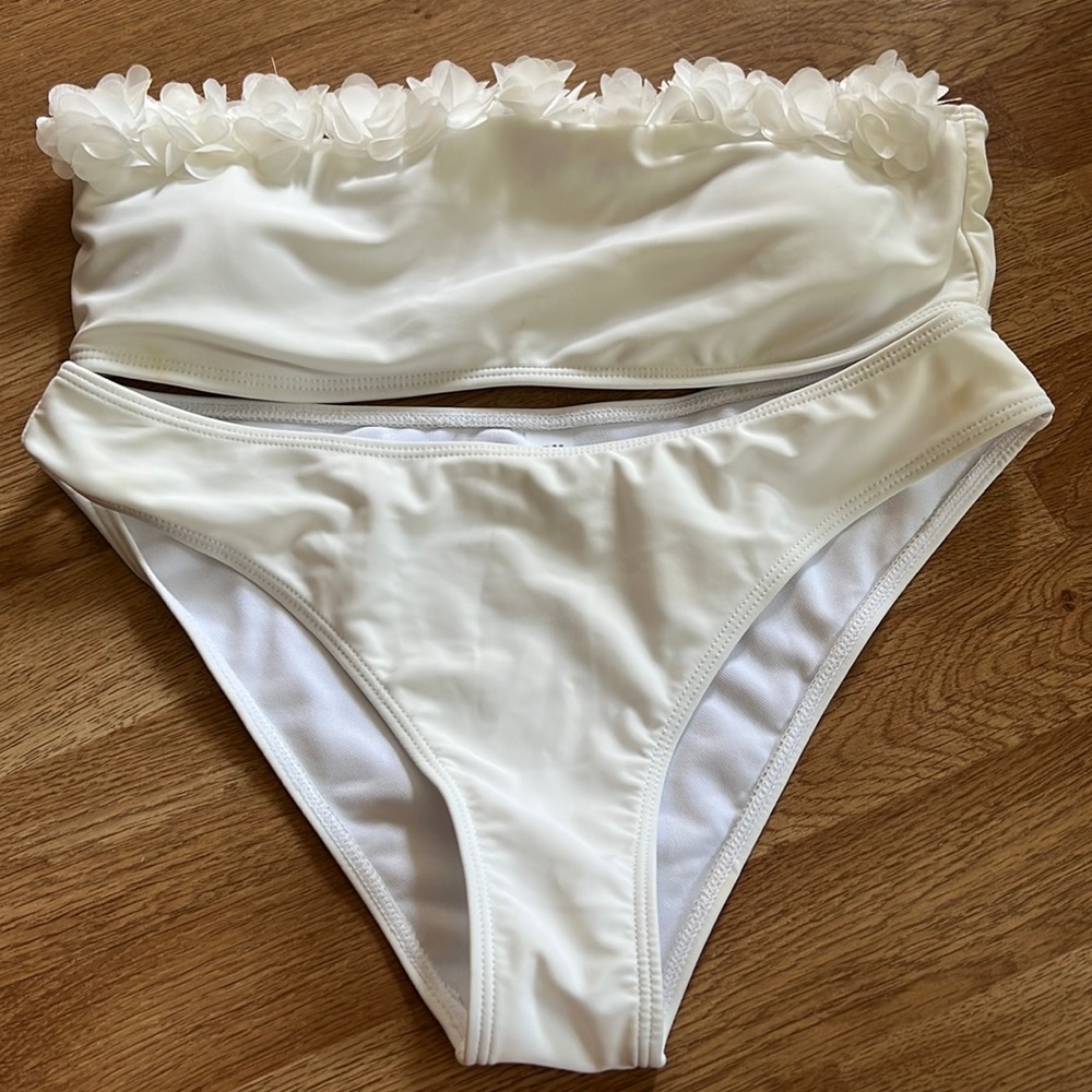 Shein white bikini set with flower border (size M)